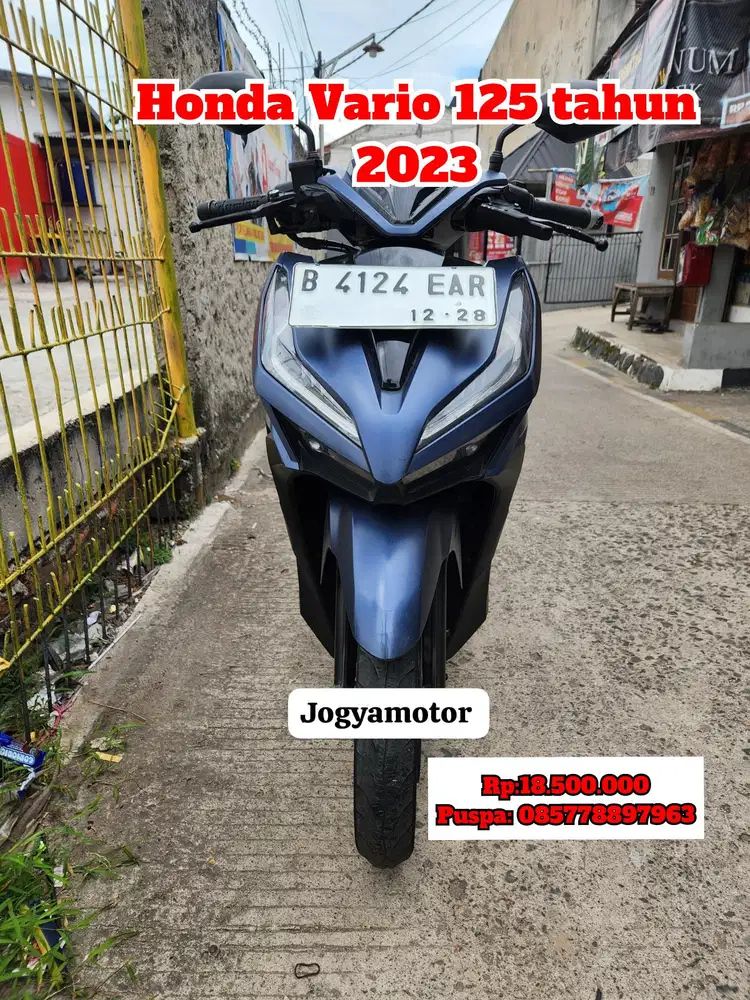 (B) Honda Vario 125 tahun 2023