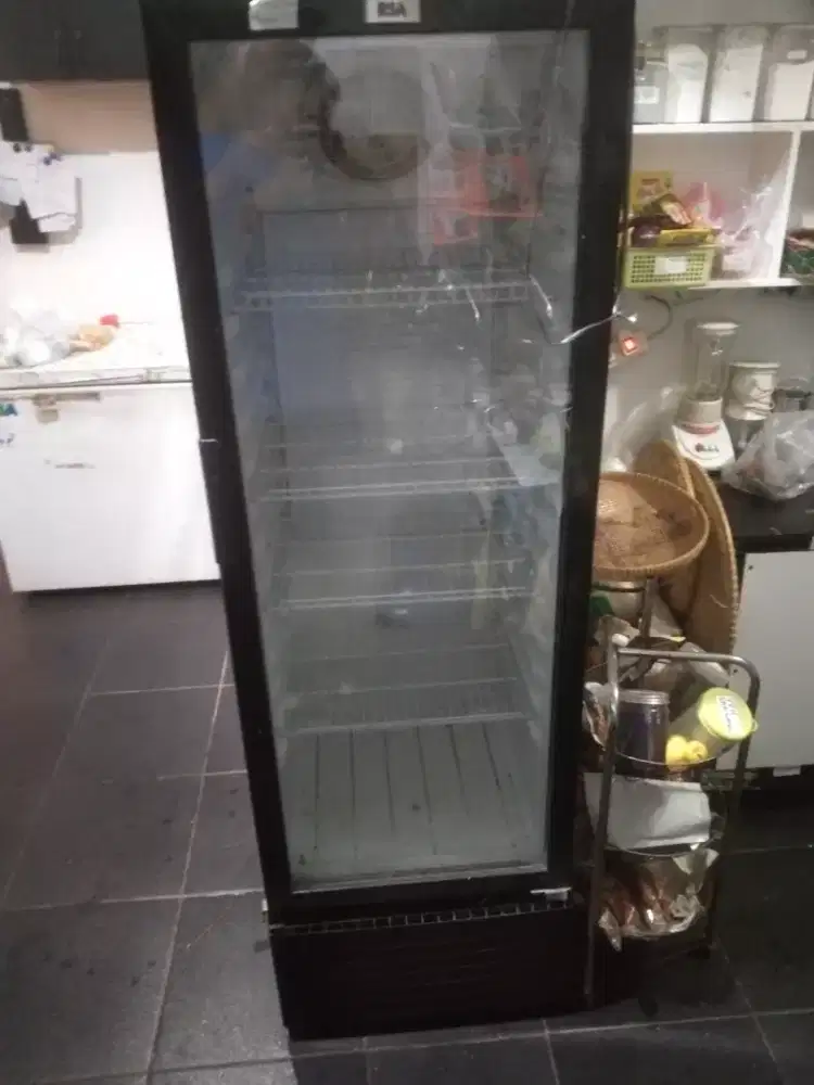 Showcase Pendingin Minuman