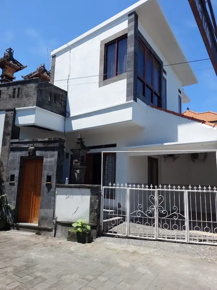 Dikontrakkan rumah 2 lantai