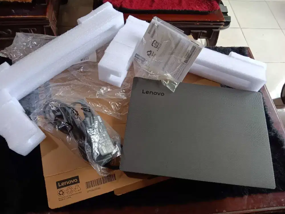 LENOVO V 130 14IKB CORE I3 RAM 4GB SSD 256 full set