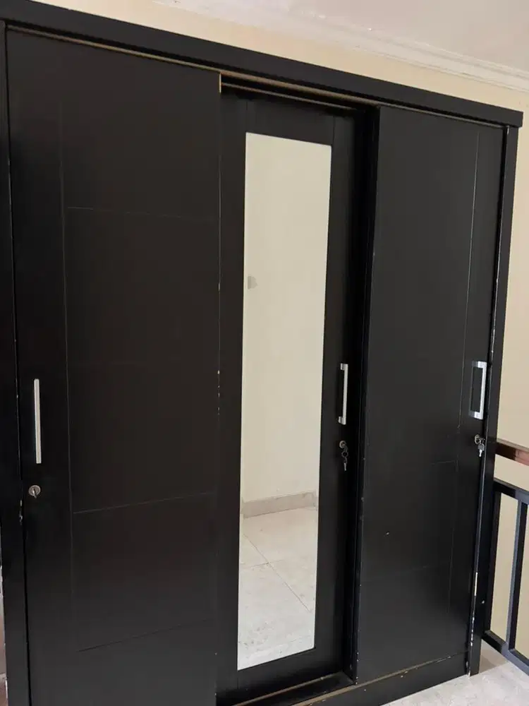 dijual lemari pakaian