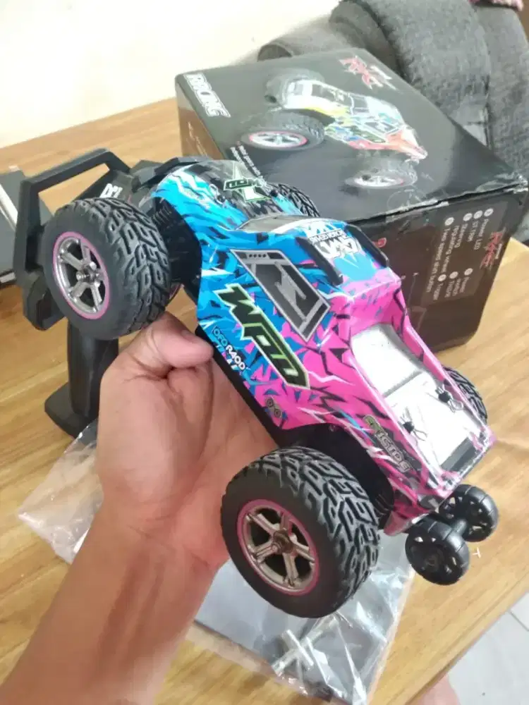 rc car wl toys 204006 fullset kondisi normal mulus seperti baru