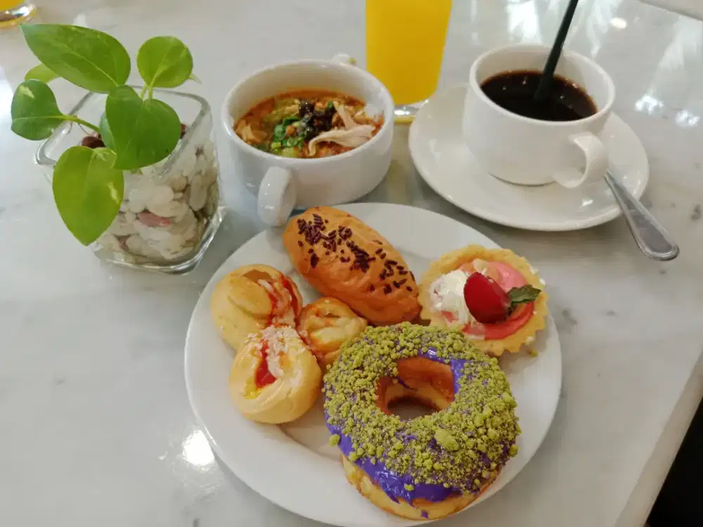 Dibutuhkan karyawan untuk produksi kue basah