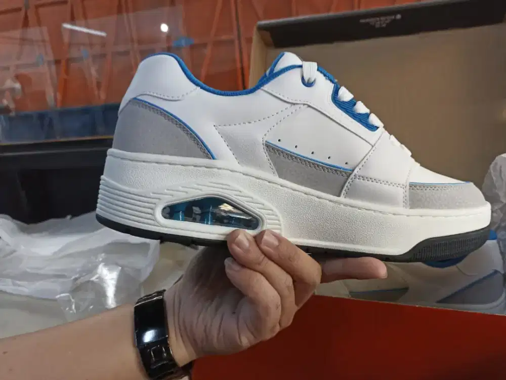 Sepatu Skechers NEW size 42 White Blue