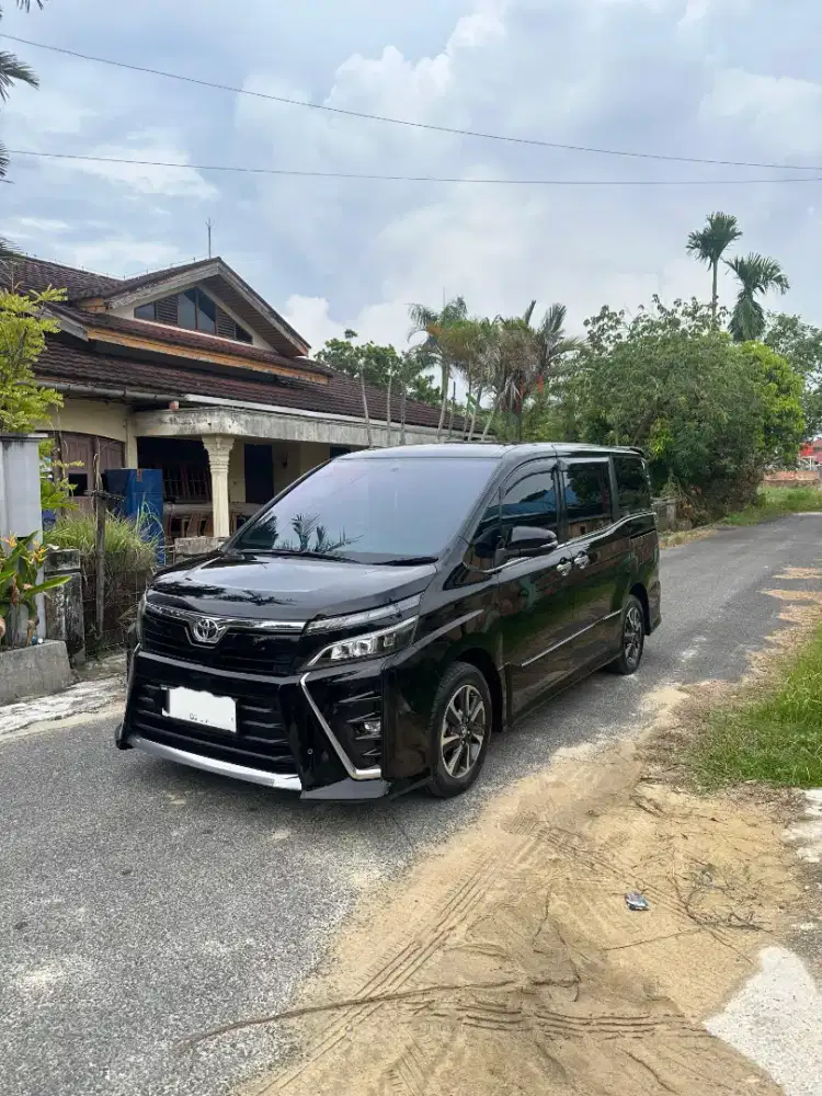 Toyota Voxy 2018