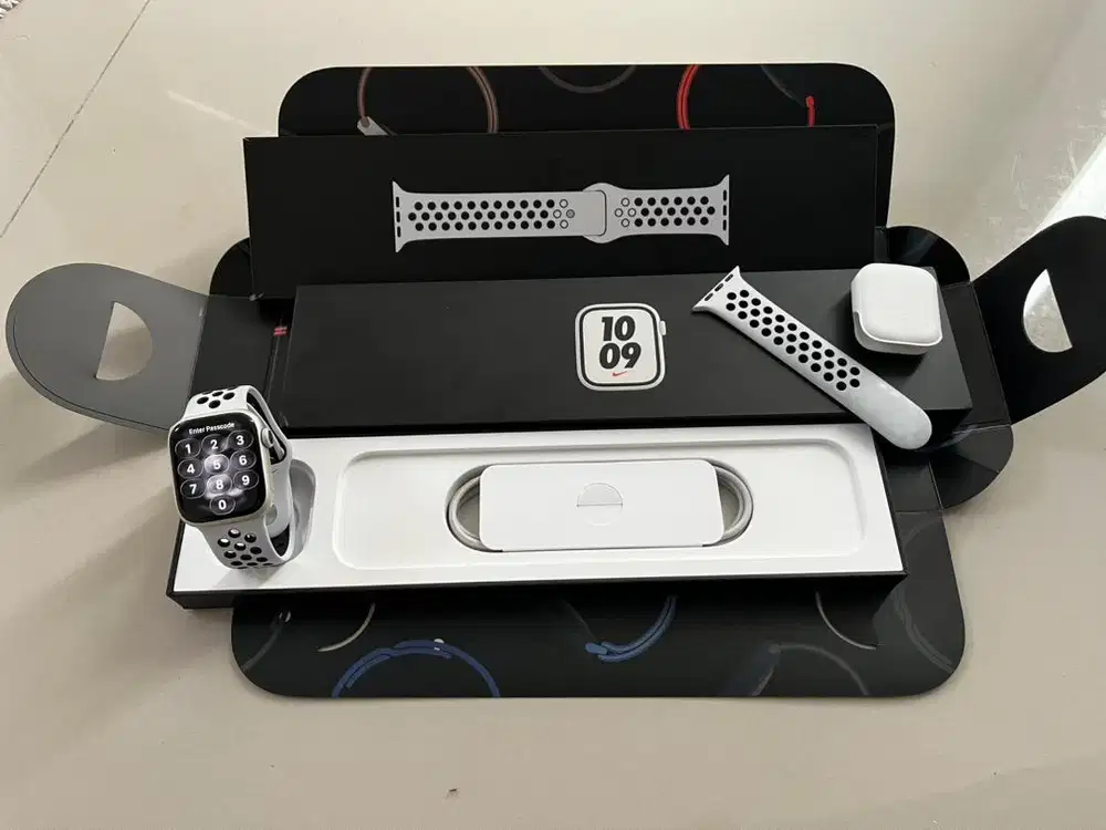 Apple Watch series 7 41mm Starlight Nike Edition- inter ZP/A