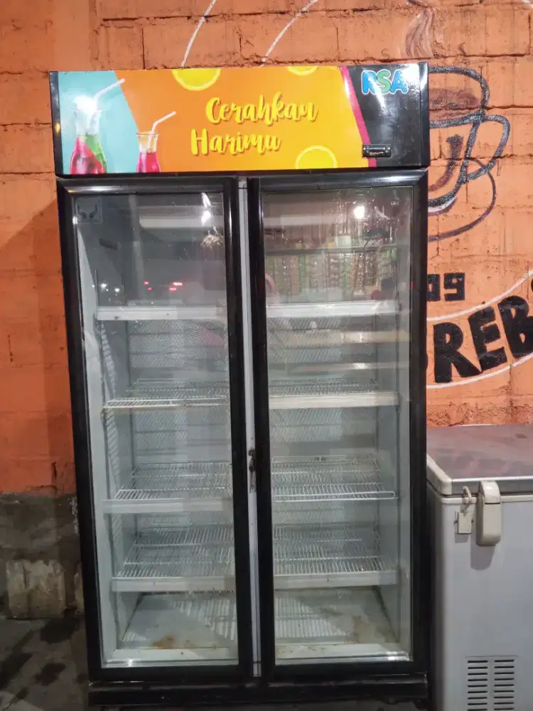 Showcase 2 pintu merek RSA ORI