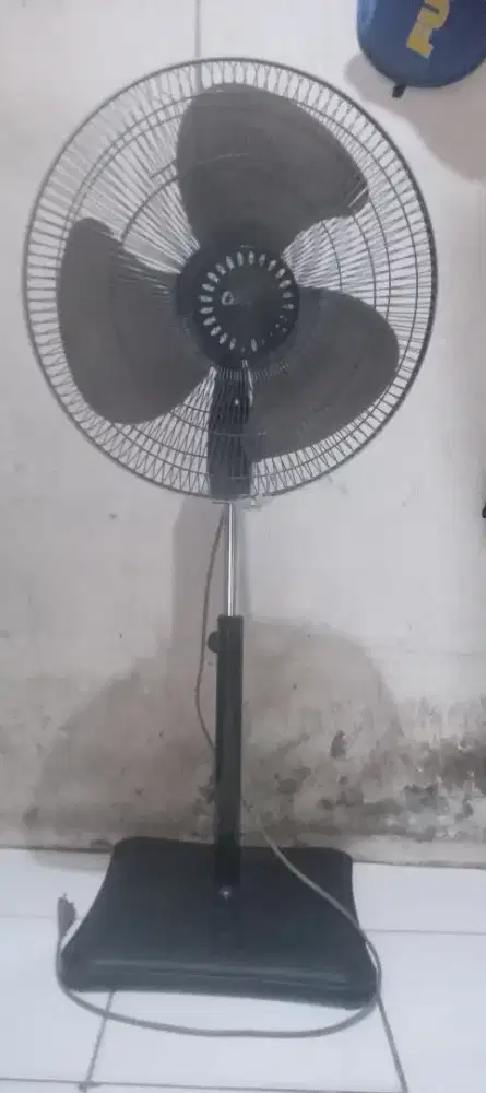 Kipas angin berdiri COSMOS 16 inc