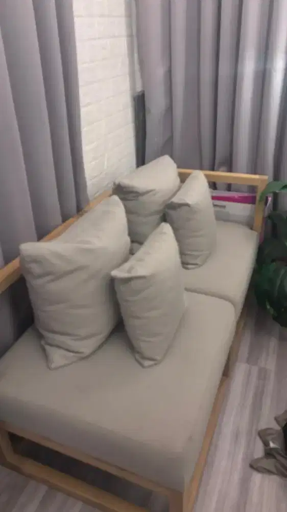 Informa sofa putih 2 set