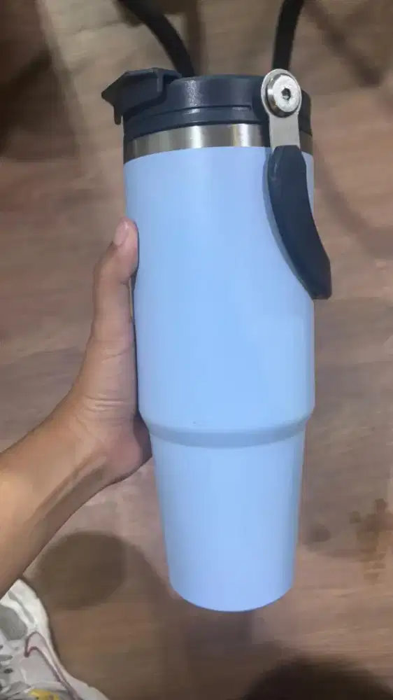Tumbler besar biru