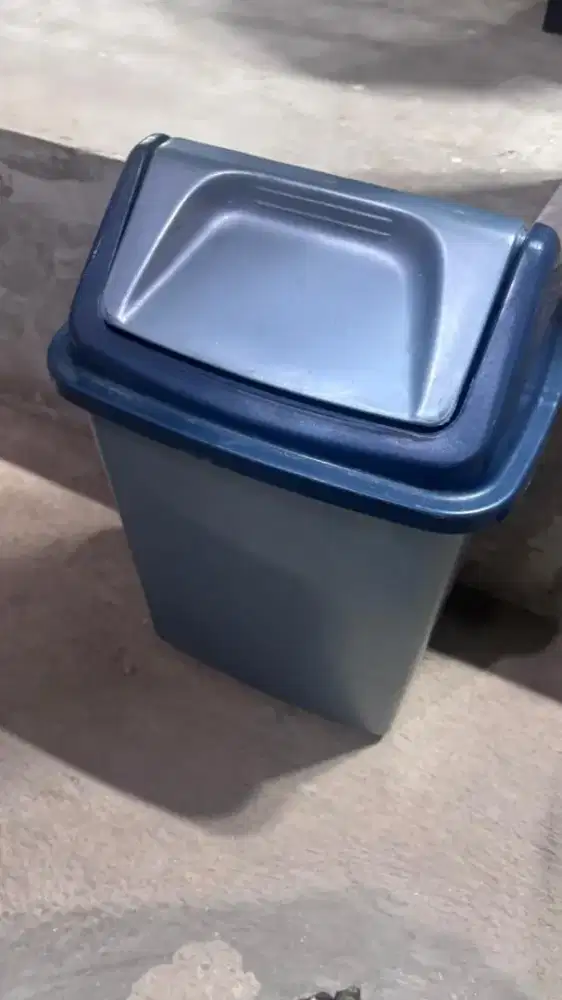 Tempat sampah  kering