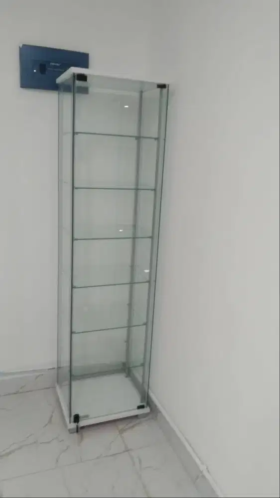 Lemari Hias Kaca