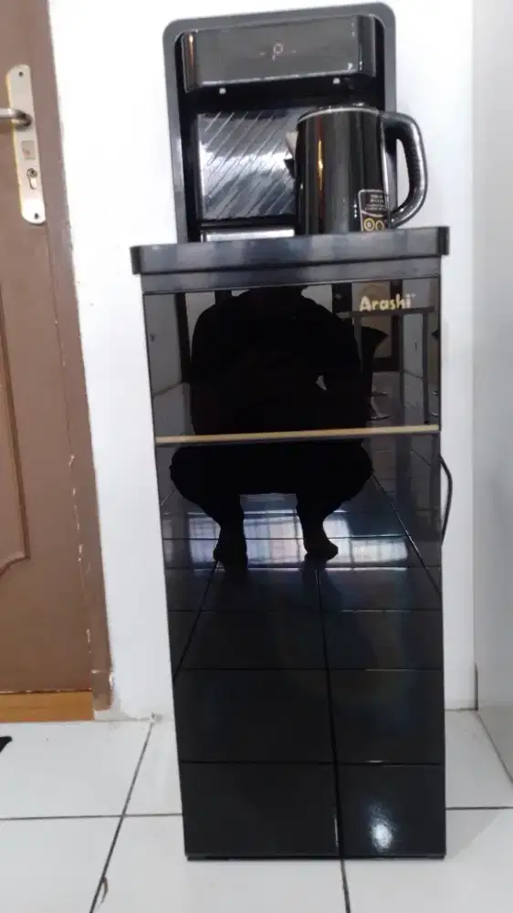 Dispenser aishi hitam