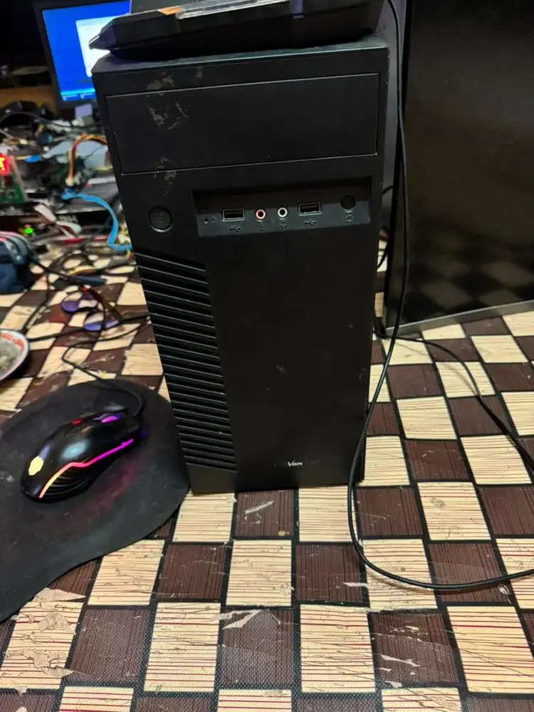 Cpu core i7 ram 16gb plus vga kondisi normal no minus siap pake.