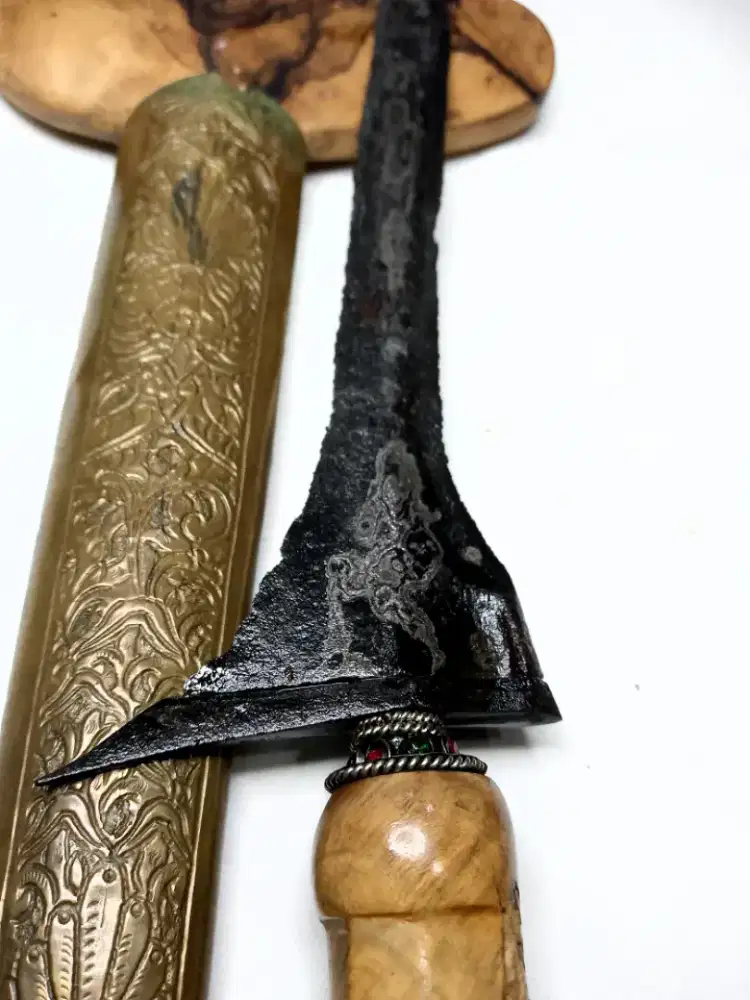 Keris wingit sepuh Tilam upih pamo wahyu tumurun mataram