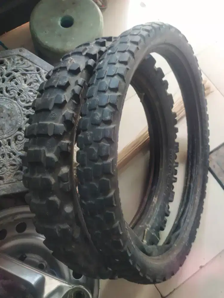 Ban trail bekas masih layak pakai plus ban dalem lok x abng bungur bks