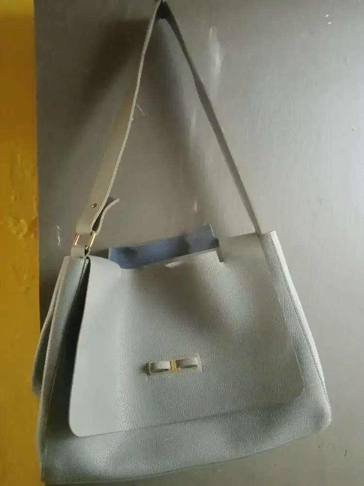 Tas selempang merk ELIZABETH