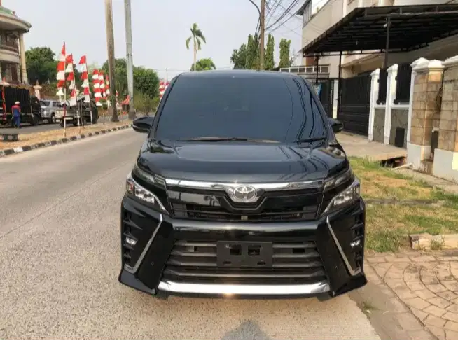 Toyota Voxy 2.0 2022 Hitam