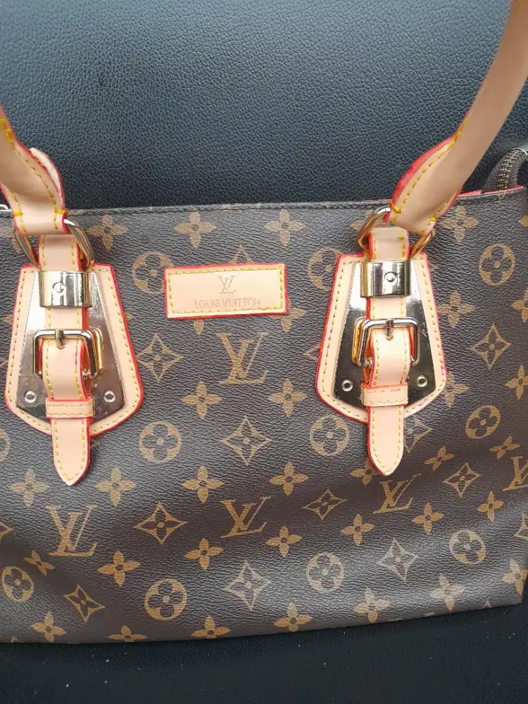 TAS WANITA LOUIS VUITTON BESAR BEKAS