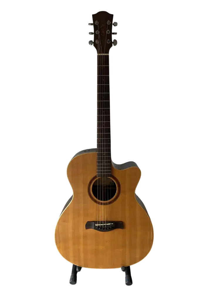 URGENT SALE! Guitar L. Luthier – Forest 1