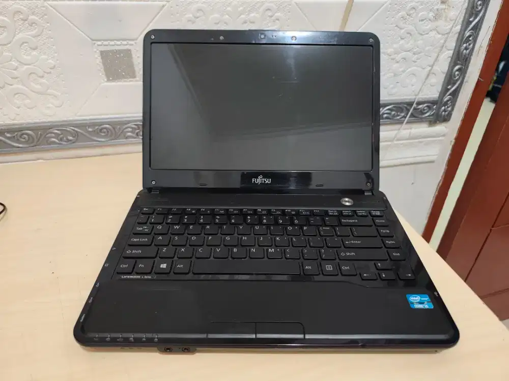 Laptop Fujitsu Lifebook LH532 Core i5 3320M 8GB Nvidia GT 620M Minus