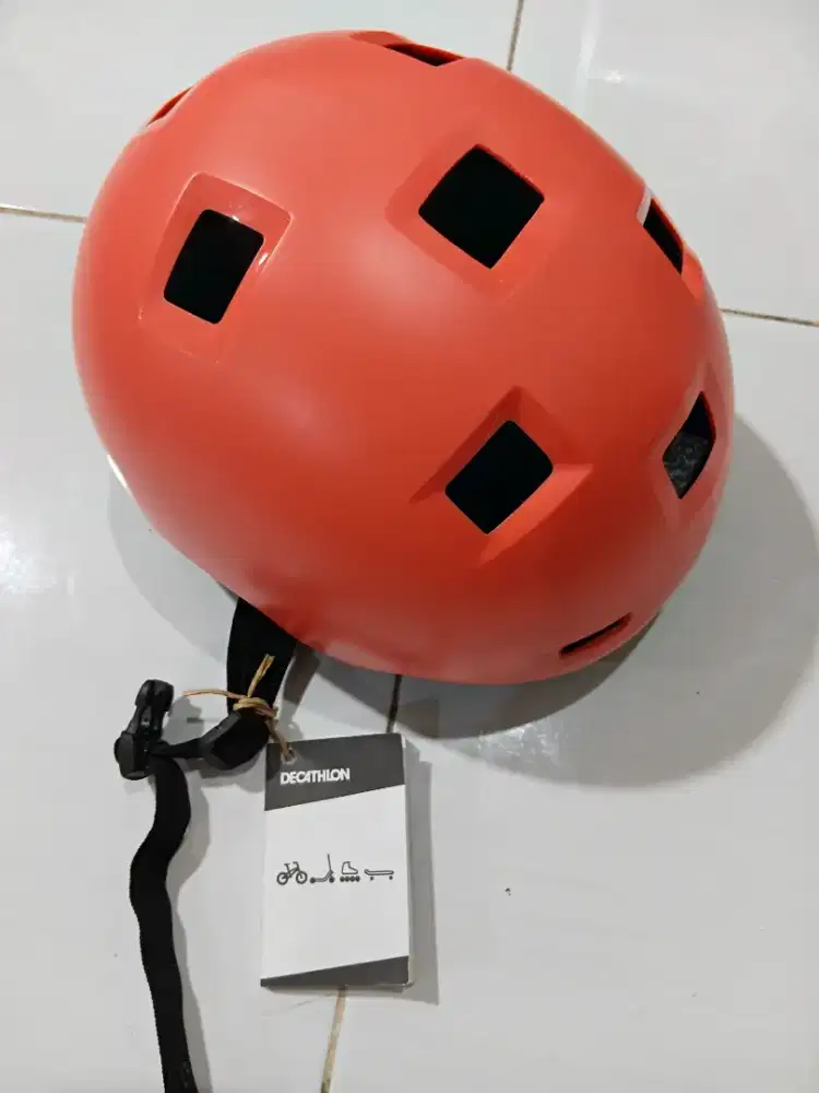 helm untuk main sepeda, inline skate, skateboard, dll
