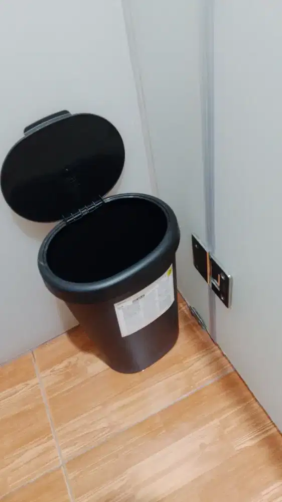 Informa tempat sampah