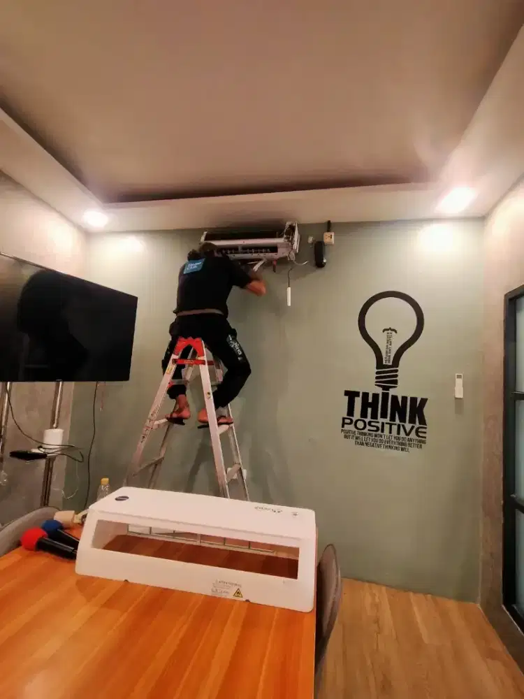 Melayani jasa servis AC panggilan