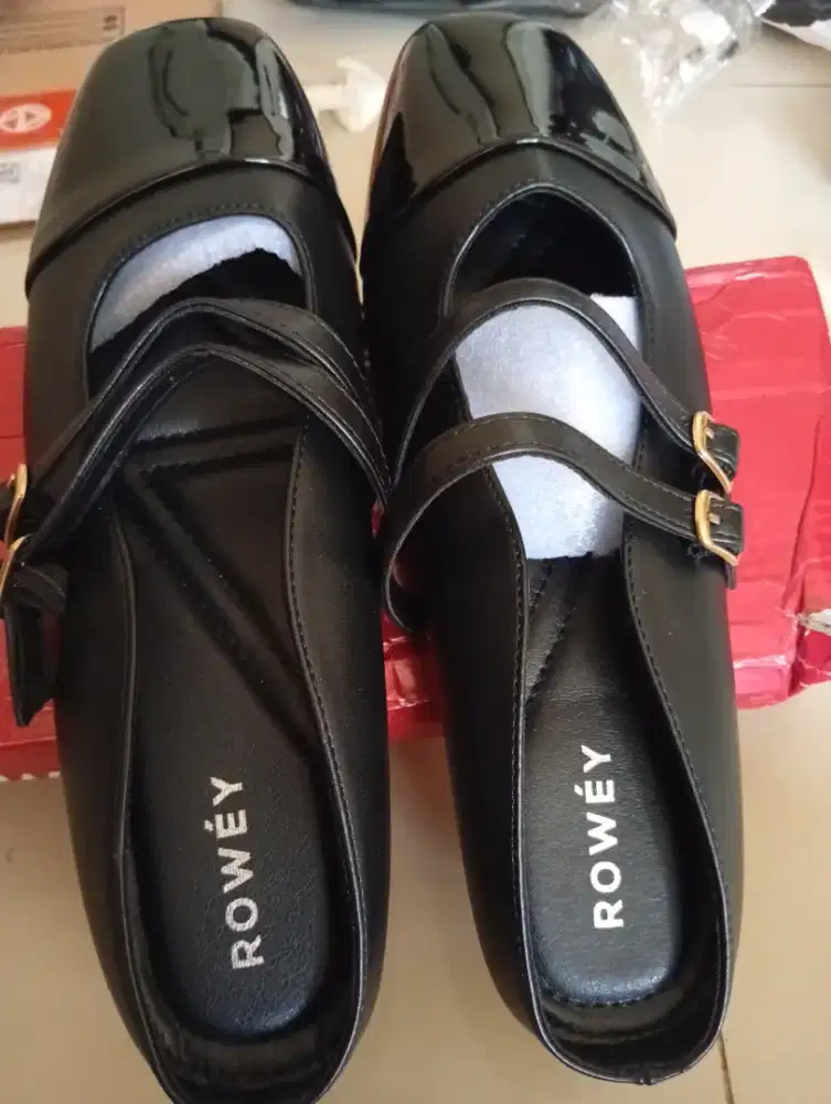 Sepatu Sandal Rowney