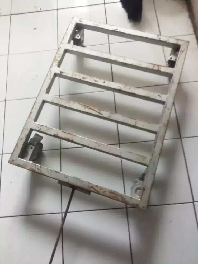 Troly barang . Kuat kokoh