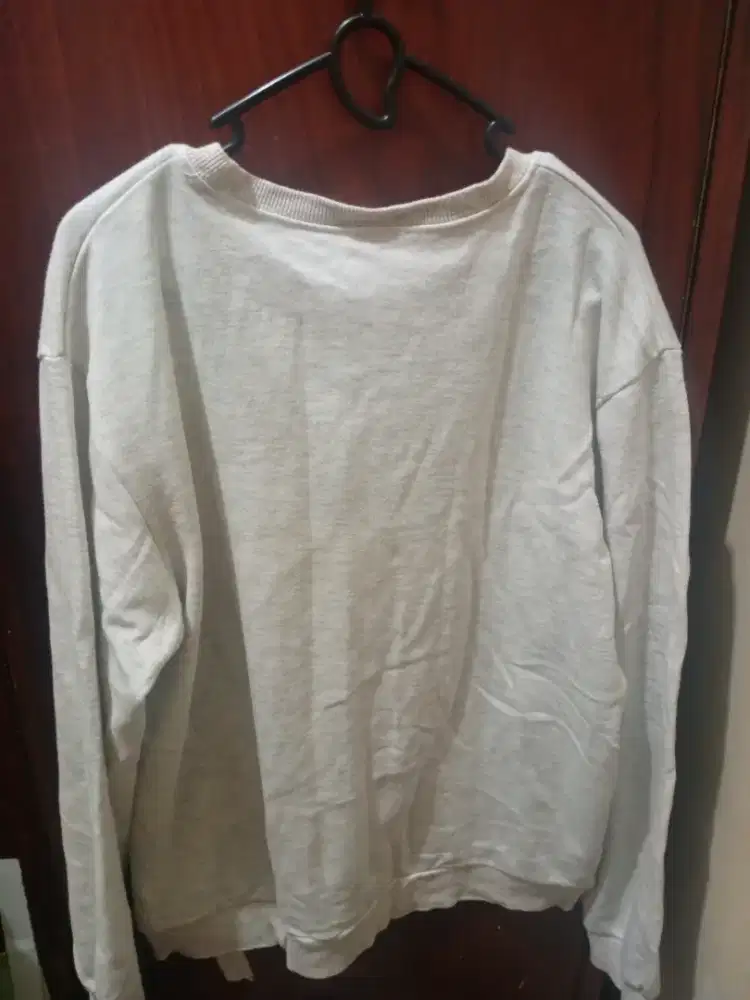 Sweater abu abu muda HSC 2025