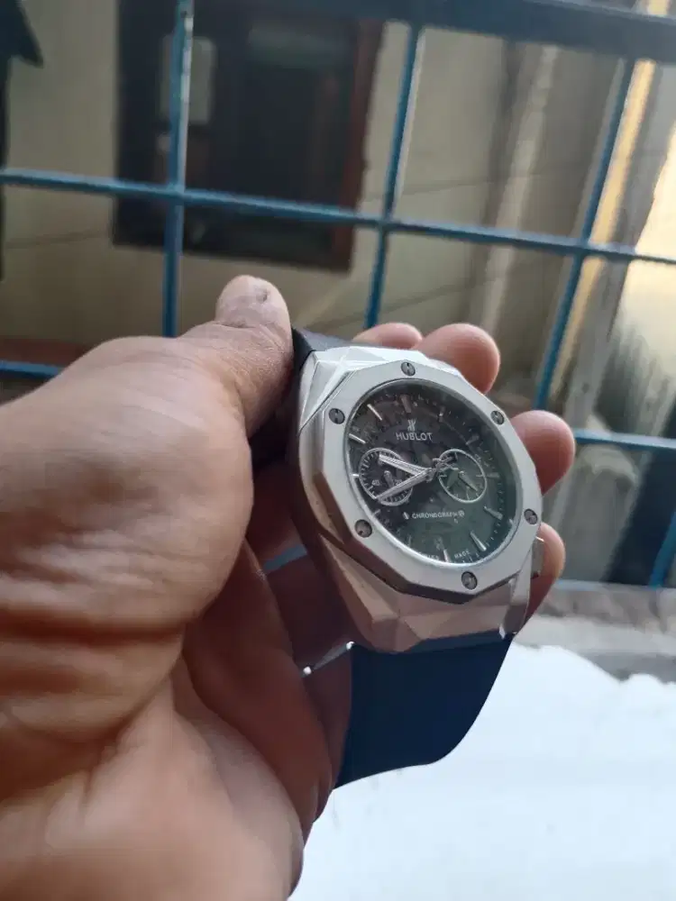 Jam tangan hublot