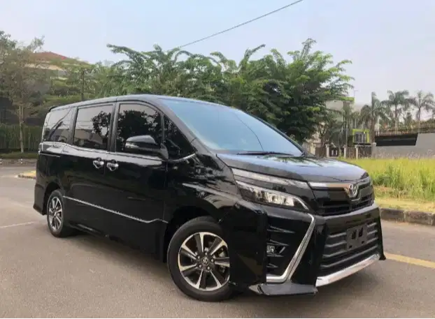 Toyota Voxy 2019 Hitam