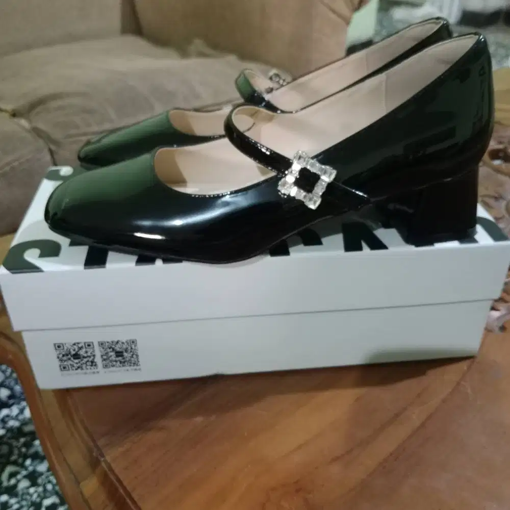 Di jual sepatu heels size 39 original brand staccato