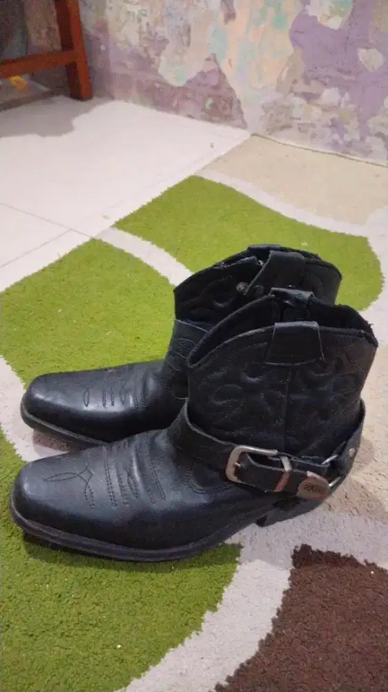 Sepatu Koboy - HSC 2025