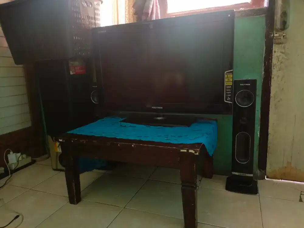 Jual TV 32 Inc analog merk polytron speaker dua kiri kanan