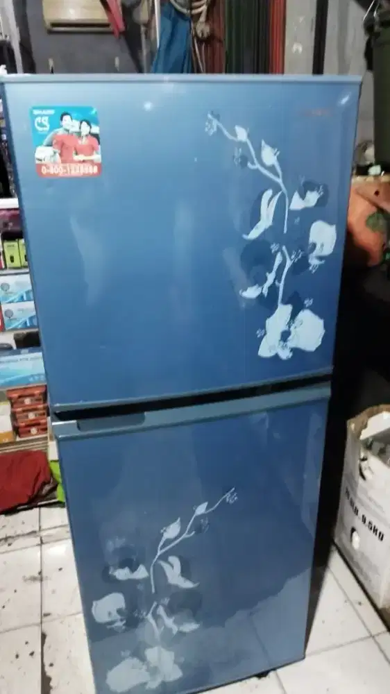 Dijual murah Kulkas SHARP RAK LENGKAP KONDISI NORMAL SIAP PAKAI