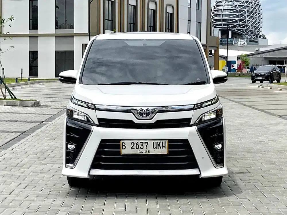 Toyota Voxy 2.0 Automatic Bensin Sunroft Panoramic 2019 /2020