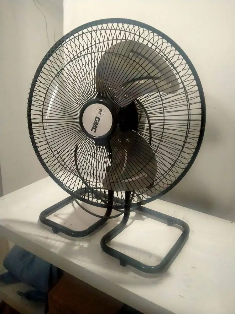 Jual kipas angin meja ukuran besar murah.
