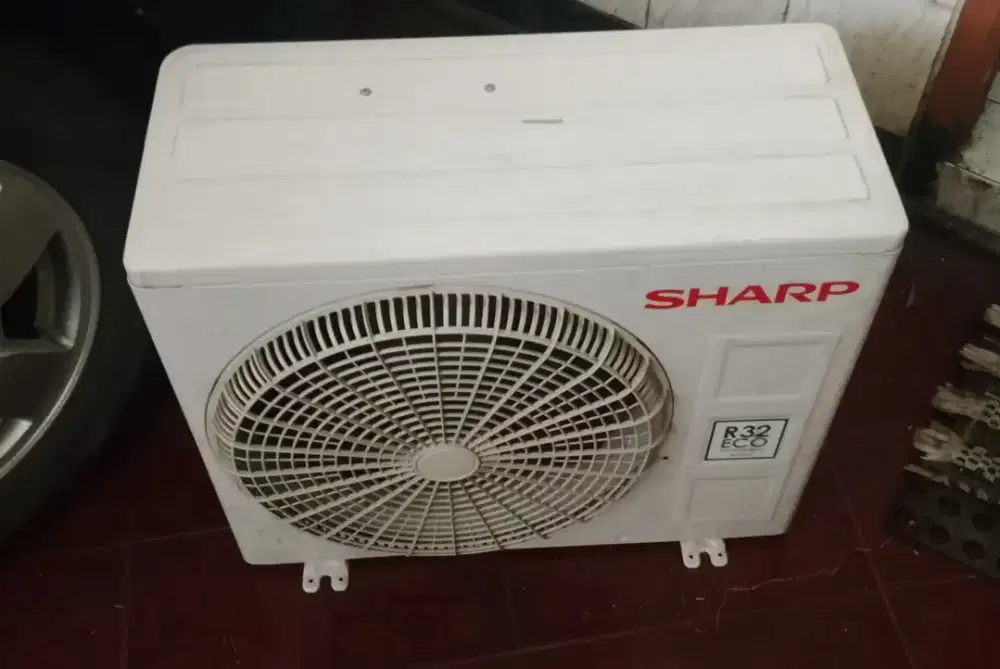 outdoor sharp 1/2pk r32 ori garansi