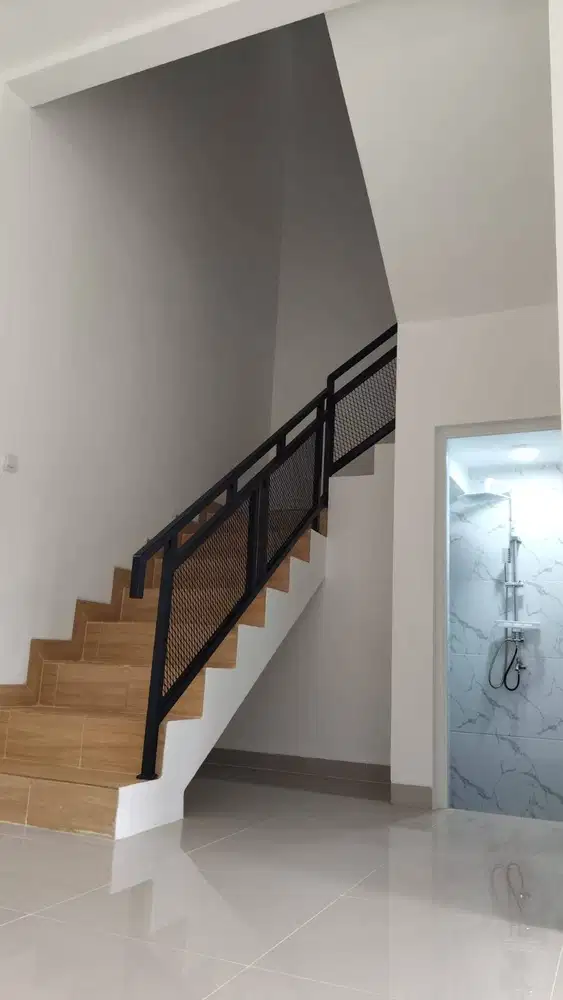 Jual rumah Baru 2 tingkat 5 menit stasiun sudimara bintaro ciputat bsd