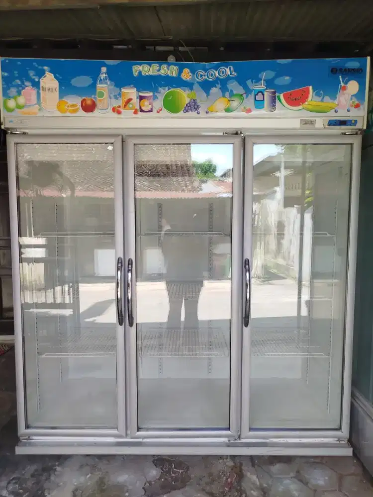 Showcase Sansio 3 Pintu