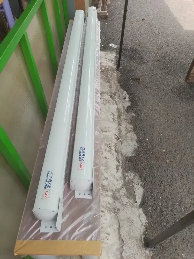 2 Pcs Layar proyektor Hariz Model BN