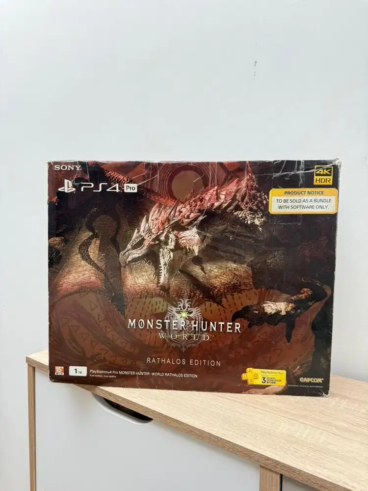 PS 4 PRO 1 TB Edisi Monster Hunter
