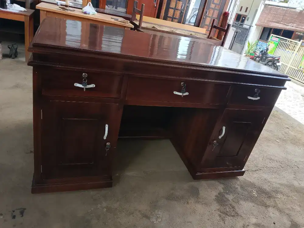 Meja Kantor/Meja Belajar/Meja Direktur