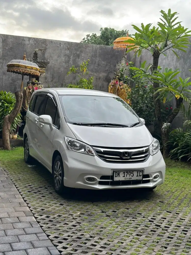 FREED E PSD 2013 MATIC ASLI BALI LOW KM