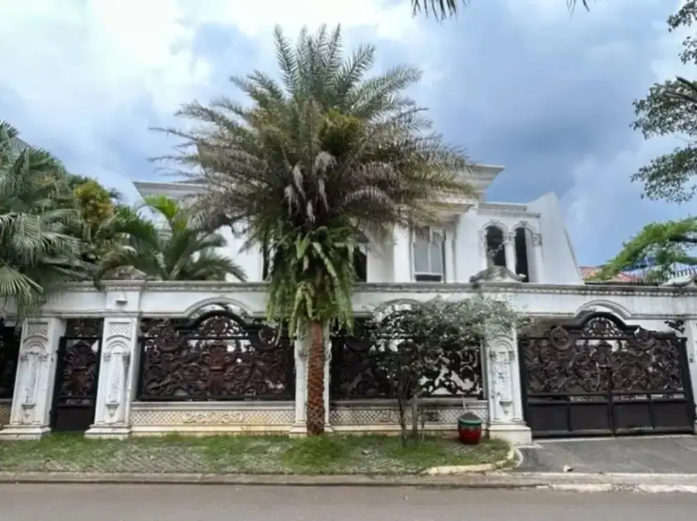 Rumah mewah ada kolam renang di Cibubur semi furnish