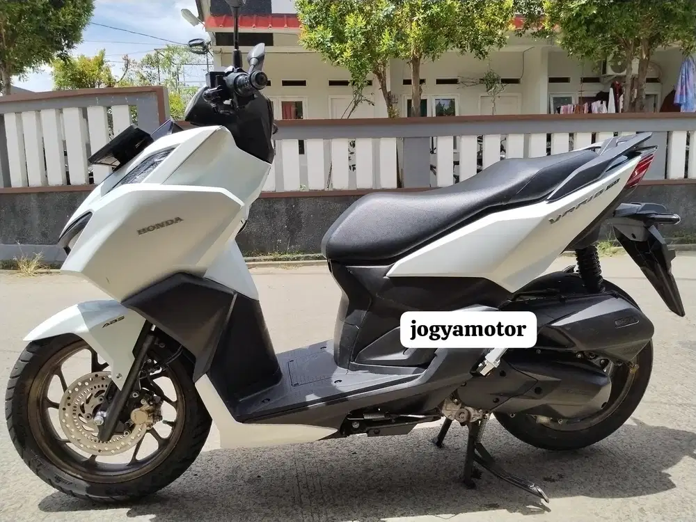 (B) honda vario 160 abs tahun 2023  cash & credit