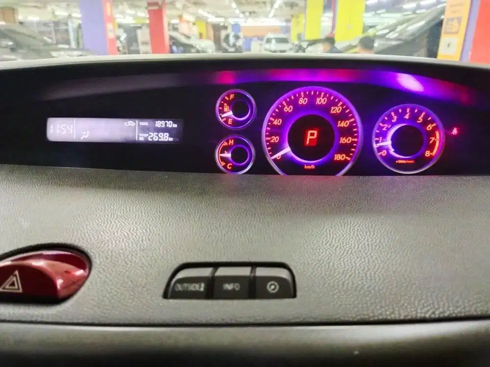 Mazda Biante skyaktiv 2014 AT km 18rb record