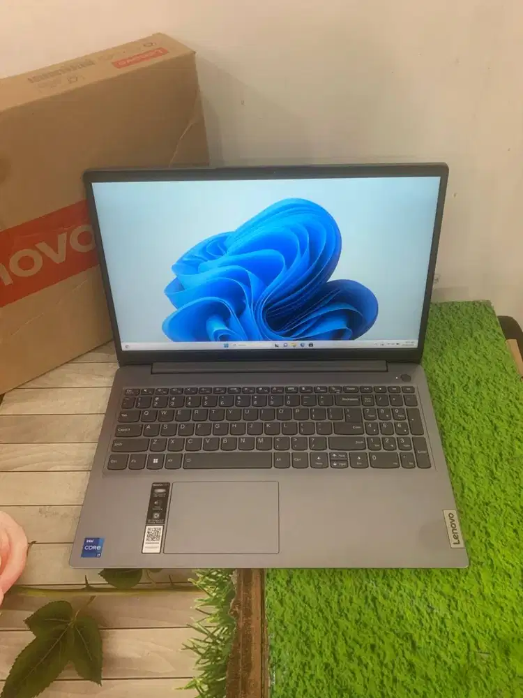 LAPTOP LENOVO IDEPAD 3 15IAU7 INTEL I7-1255U RAM 8 GB SSD 512 GB